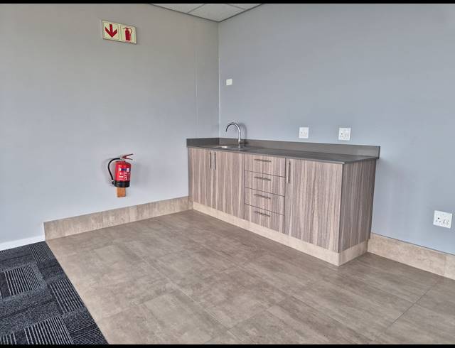2,208M² WAREHOUSE TO LET IN AIRPORT PARK